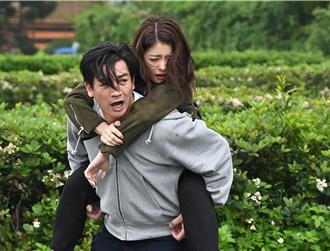 伊正「老公力」爆發 放話一隻指頭撐起王樂妍