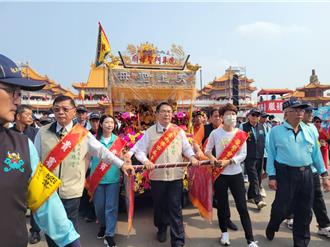 土城香起跑！黃偉哲扶轎出駕 非洲鑼手、掃帚婆媽最吸睛