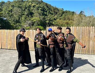 Energy對抗新生代男團不服老 TORO露「白皙私密部位」被圍剿