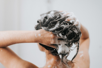 多久該洗頭？醫曝「每周最佳次數」 太多太少都NG