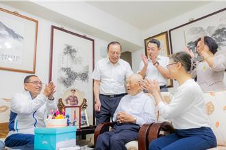 政壇高齡前輩這麼多  最年長應是「他」！侯友宜曾親賀107歲生日  養生之道曝