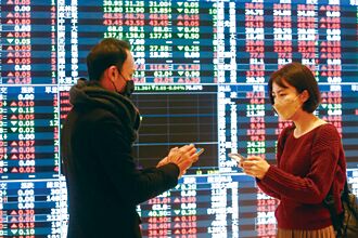 上市櫃去年賺3.7兆 寫近十年佳績