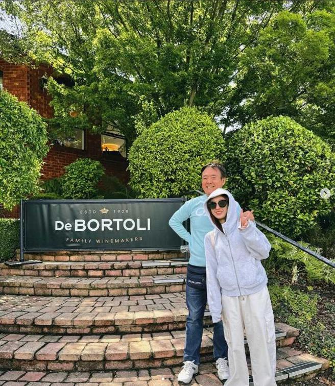 检场与王敏淳的相处就像朋友，女儿不管在工作或感情上都能跟他分享。（图／取自王敏淳IG）