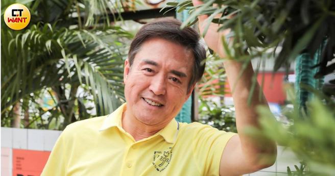 虽然已经年过70，不过检场总是神清气爽，看不出有这年纪。（图／林士杰摄）