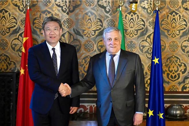 中國商務部部長王文濤與義大利副總理兼外長塔加尼，當地時間11日在義大利維洛納共同主持中意經濟合作混委會第15次會議。（摘自大陸商務部官網）