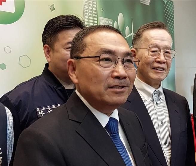 新北市长侯友宜今（12）日被问到如何看待白营提前布局2026选战，他说，新北市现在全力推动市政，在每个区政座谈会了解里长心声，让新北市更好。（陈慰慈摄）