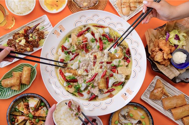 「溜溜酸菜鱼」标榜连汤都可以喝，还可客制化酸辣度，不吃辣的人也能品尝，打造全龄层都可享用的酸菜鱼。(汉来美食提供)