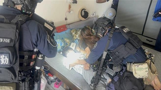 警方攻堅逮捕5名涉嫌綁架勒贖殺害越南籍武姓移工的嫌犯。（雲林地檢署提供）