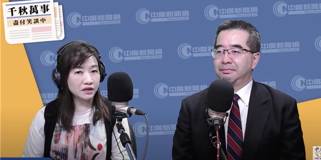 前總統馬英九日前與中共總書記習近平進行「馬習二會」，發表談話時一度將「中華民族」講成「中華民國」。馬英九基金會執行長蕭旭岑（右）12日說，純粹是口誤。（摘自中廣新聞網直播）