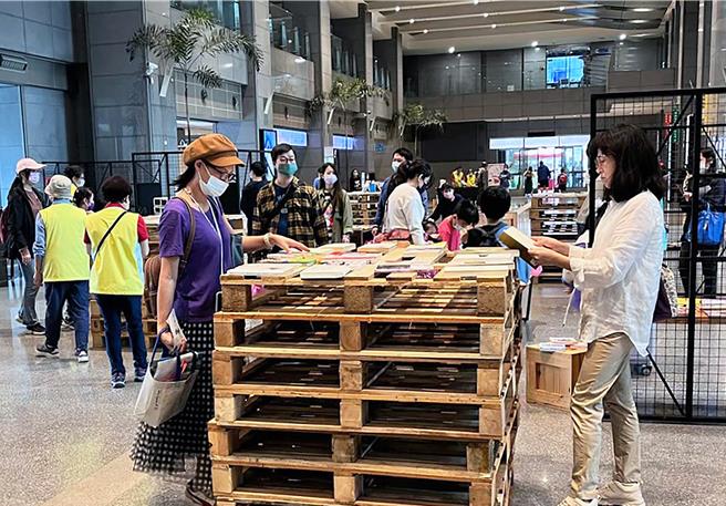 「閱時交換」好書分享邀愛書人一起來響應知識共享與永續環保。（新北市立圖書館提供）