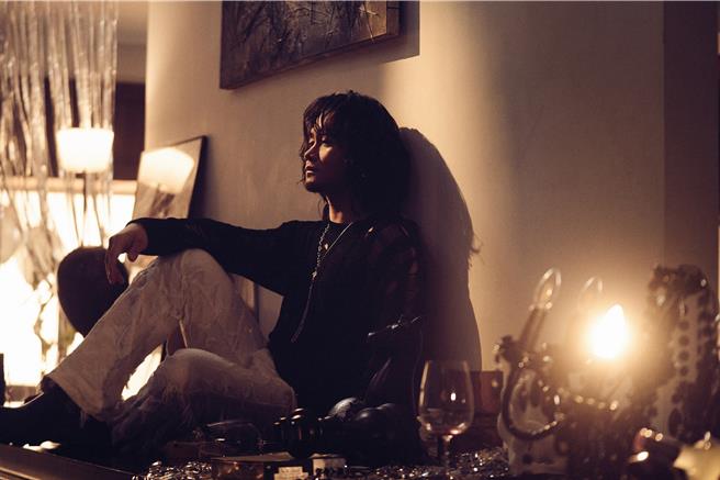 大Q秉洛推出新單曲〈至少我還有勇氣唱情歌（For you）〉。（索尼音樂提供）