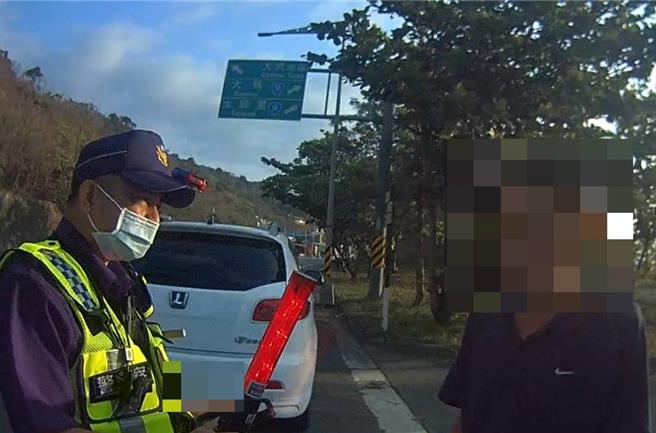 家住南部的林姓男子清晨開車赴台東工作，遭警攔查發現超速又酒駕。（大武警分局提供／蔡旻妤台東傳真）