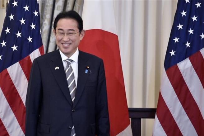 日本首相岸田文雄在美国会发表演说时表示，美国不必独自应对严峻的全球挑战，东京正在升级其军事能力来支持其盟友。（美联社）