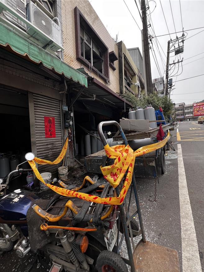 桃園平鎮某間瓦斯行12日中午發生瓦斯氣爆事件。（民眾提供／蔡明亘桃園傳真）