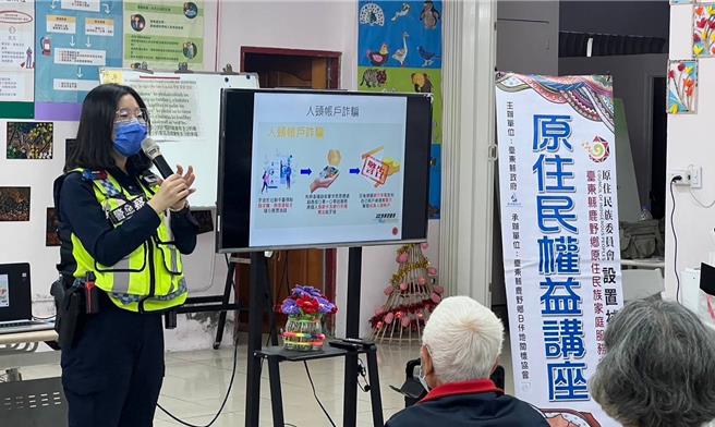 關山警分局至各地宣導防詐騙。（關山警分局提供／蔡旻妤台東傳真）