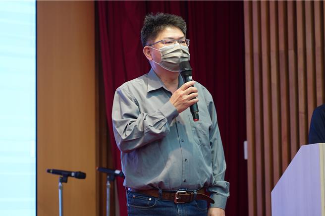 台中荣总12日上午举办器官捐赠感恩追思音乐会，器官受赠者代表杨先生说，很幸运能等到心臟移植机会，期待未来身体状况许可下重拾营造工程师的专业，为公共建设尽心力。（潘虹恩摄）