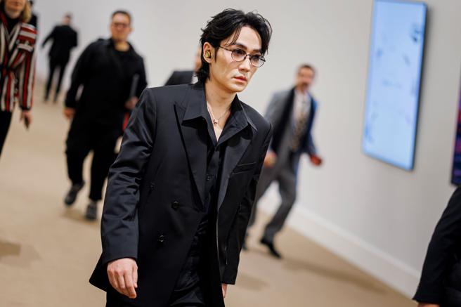 电影《人生大事》男主角朱一龙是萧邦代言人，生日当天现身WW表展，以行动力挺爱牌。（Watches and Wonders提供）