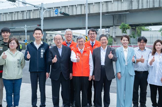 柯建銘說，身為總召，過去總統、院長到新竹考察，若遇到院會甲動時他都無法參加，這次意義不同，尤其在陳院長卸任前，不參加過意不去的。（民進黨立院黨團總召柯建銘辦公室提供／游念育台北傳真）