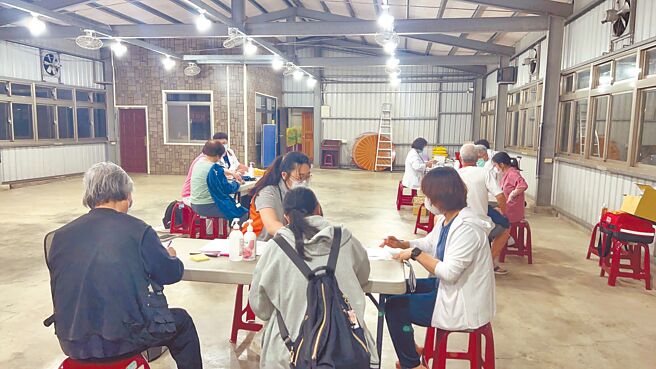 台北市士林区溪山里11日陆续有民眾上吐下泻，台北市长蒋万安表示，经检验当地水源结果大肠杆菌超标，目前正在厘清原因，市府也于溪山里设立诊疗站让里民就近就医。（台北市政府提供／丁上程台北传真）