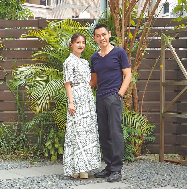 夏靖庭（右）和张寗戏里演父女，戏外爱聊育儿经。（客台提供）