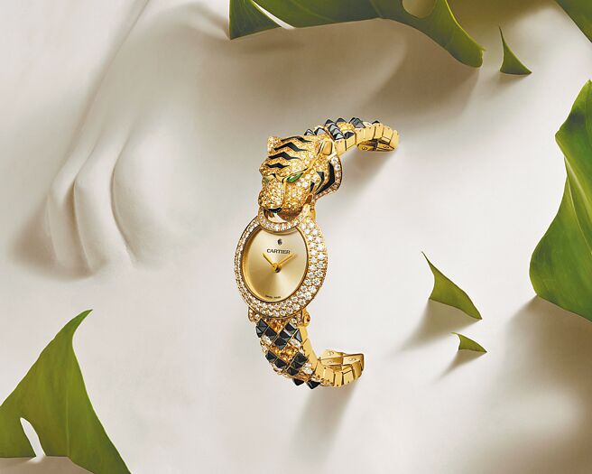 卡地亞Tiger老虎珠寶表，以各色彩寶勾勒老虎的毛皮花紋。（Cartier提供）