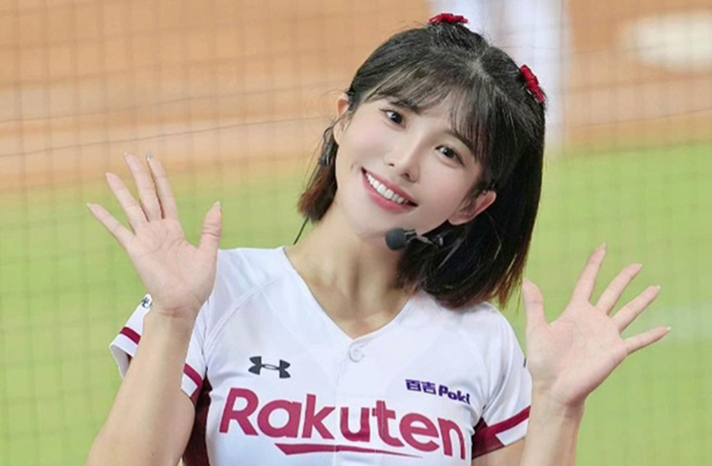 樂天啦啦隊女神壯壯，有著「人間水蜜桃」封號。（圖／ula_shen_ IG）