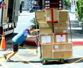 20歲菜鳥淡季入職「日做6小時」 旺季秒辭職 老鳥氣炸網揪1細節：活該