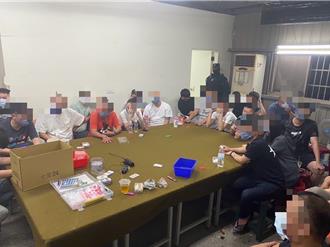 天九牌賭場藏身郊區鐵皮屋 岡山警逮36人送辦