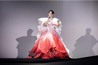 梁詠琪出道28年首度攻蛋 驚見「小哥」費玉清力挺喝采