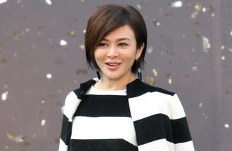 大美人現身酒吧被捕獲身邊有人陪 61歲真實狀態太驚人