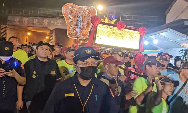 大甲妈遶境回銮，乌日警方部署354名人力，严阵以待避免衝突发生。（翻摄画面）