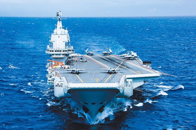 大陆航母山东号。（摘自南部战区微博）