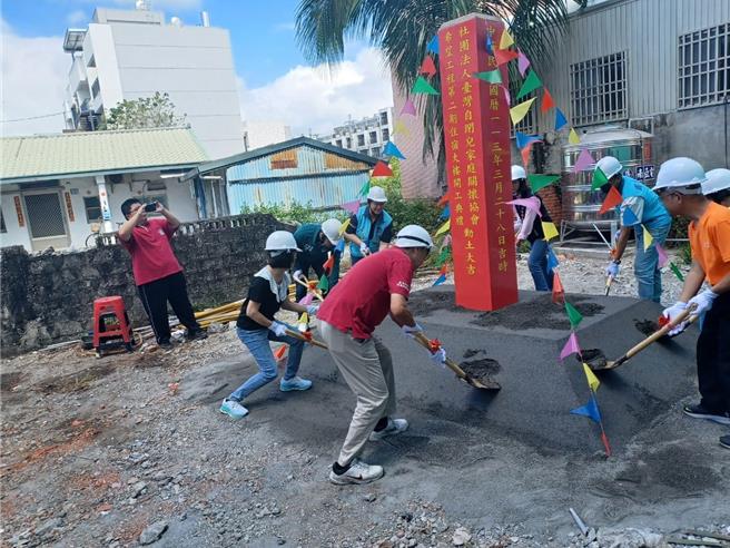 第2期住宿大樓今年3月動工，仍有著高達千萬的缺口。(蔡旻妤攝)