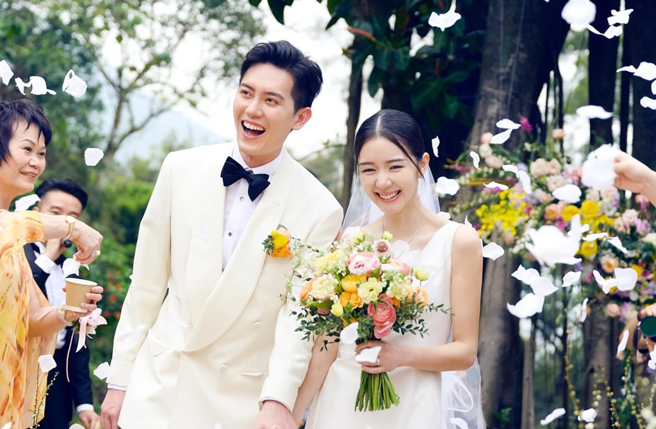 麥明詩上月底和機師男友盛勁為結婚。（圖／翻攝自louisa_mak IG）