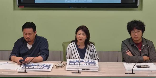 立法院司法法制委員會15日將審查國會改革法案，對此，民進黨立委洪申翰表示，最近觀察到國民黨一直強調國會改革，卻要又倉促快速出委員會通過，這當然很奇怪。（摘自民進黨立院黨團直播）