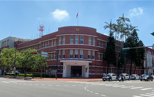 新竹市警局法制科許姓員警日前至某電視台馬姓女記者臉書私訊不雅文字，許員原聲稱帳號遭盜用，不過，最後調查結果出爐，許員坦承確是其所為。（陳育賢攝）