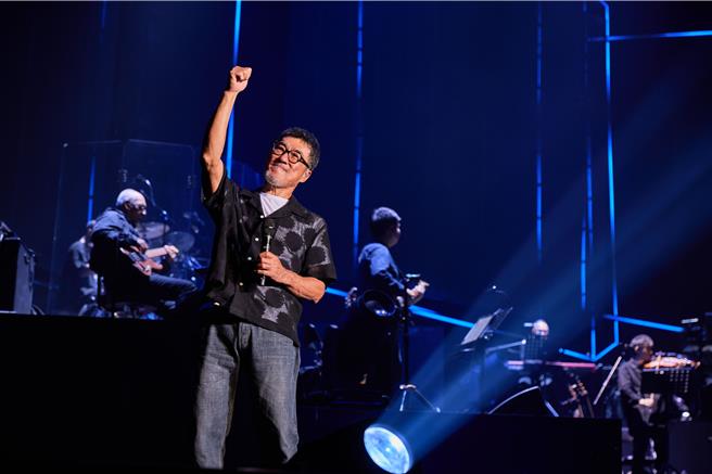 李宗盛暌违近5年于深圳举办演唱会，全场座无虚席。（相信音乐提供）