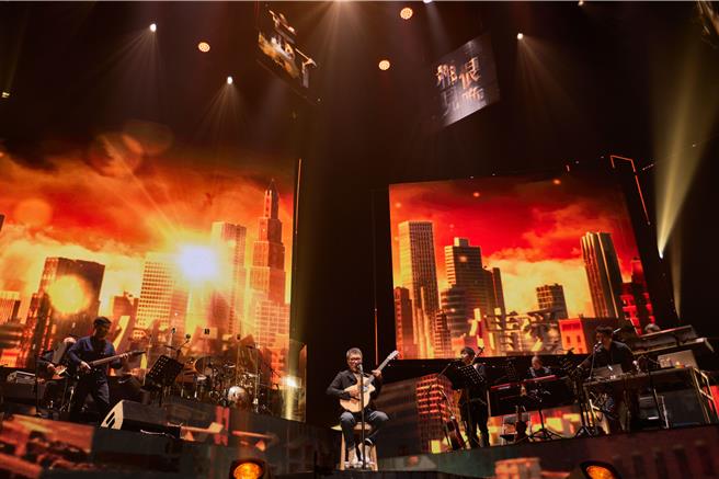 李宗盛暌违近5年于深圳举办演唱会，全场座无虚席。（相信音乐提供）