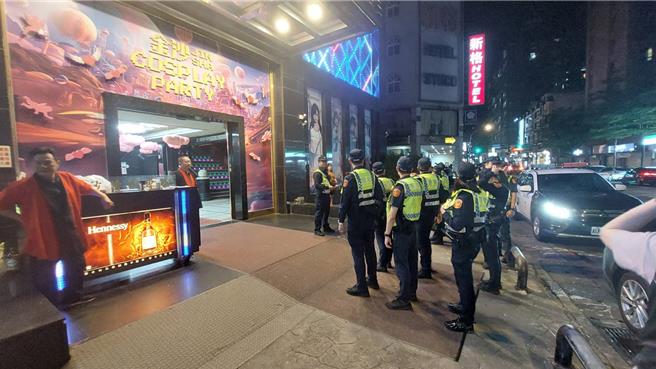 桃园警察分局12日勤务共计查获毒品5件、窃盗3件、通缉9件、诈欺7件、酒驾公共危险2件、恐吓、侵占、妨害公务各1件；噪音车搜证通报3件。（警方提供）