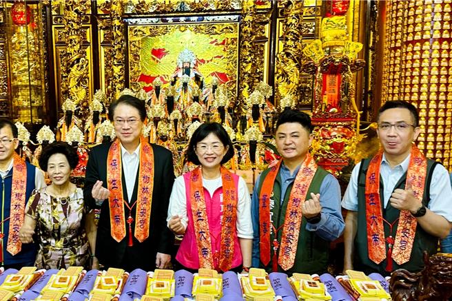 民进党籍立法委员苏巧慧与同党籍内政部长林右昌皆传有意争取2026新北市长选举，今（13）日上午两人同台在新北参拜保生大帝。（立法委员苏巧慧服务处提供）
