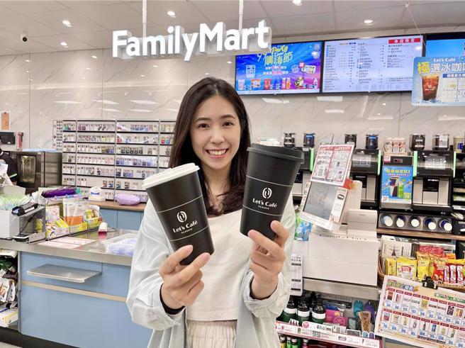 全家今明2天特大经典美式第2杯10元，原价60元，现在特价只要35元。（全家提供／朱世凯台北传真）