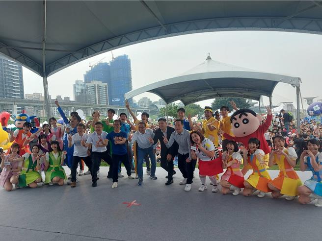 「 2024 YOYO星球乐园YOYO亲子嘉年华活动」盛大登场，市长侯友宜偕YOYO全明星嗨翻大都会公园。（张铠乙摄）