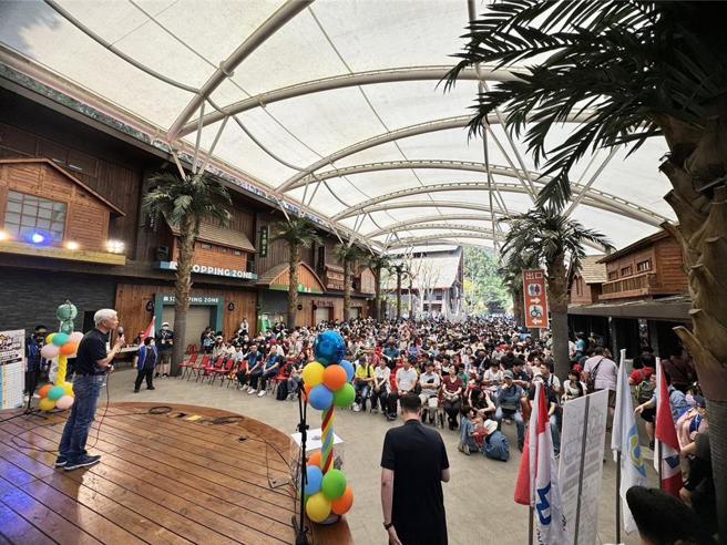 中龍於九族文化村舉辦員眷自強活動，第一梯次就有2,200人參加。圖／中龍提供