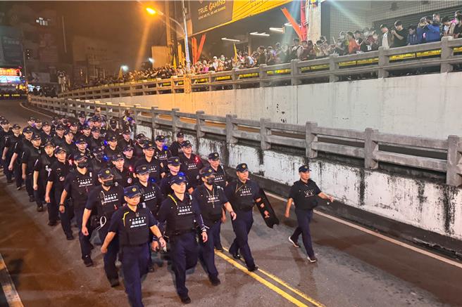 彰化縣警局因應因大甲媽祖遶境彰化縣共計動員逾3000人次警民力，圓滿完成遶境維安任務。（彰化縣警局提供／孫英哲彰化傳真）
