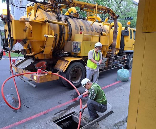 梅雨季節即將到來，新竹市政府提前啟動防汛整備，截至4月已清淤42處地點、總長度超過14公里。（新竹市政府提供／陳育賢新竹傳真）