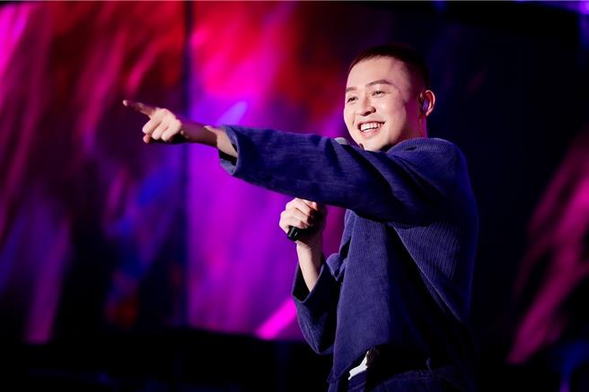 李子森于活动首日献唱。（屏东县政府提供）