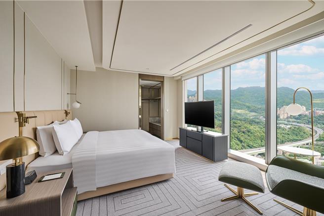 豪华套房环境宽敞舒适。(台北汉来大饭店提供)