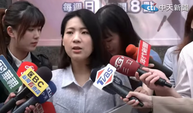 立委徐巧芯13日接受媒体访问。（取自中天）