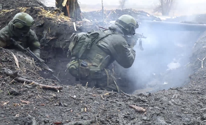 2024年4月13日，在顿涅茨克人民共和国后方地区的训练场，俄罗斯「东方」（Vostok）集团军摩托化步兵旅的士兵们做训。（俄罗斯国防部）