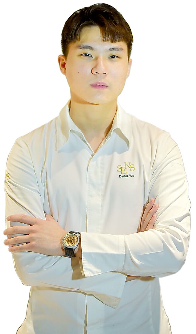 〈SENS〉法式餐厅主厨吴定佑（Chef Darius）以各种香草为元素，将春天意象融入料理中。 图／姚舜